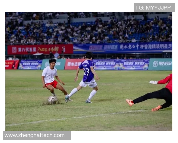 足球明星独家访谈揭秘成长历程与赛场背后的故事